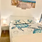 La Petite Maison A 20 Mt Dal Mare וואריגוטי